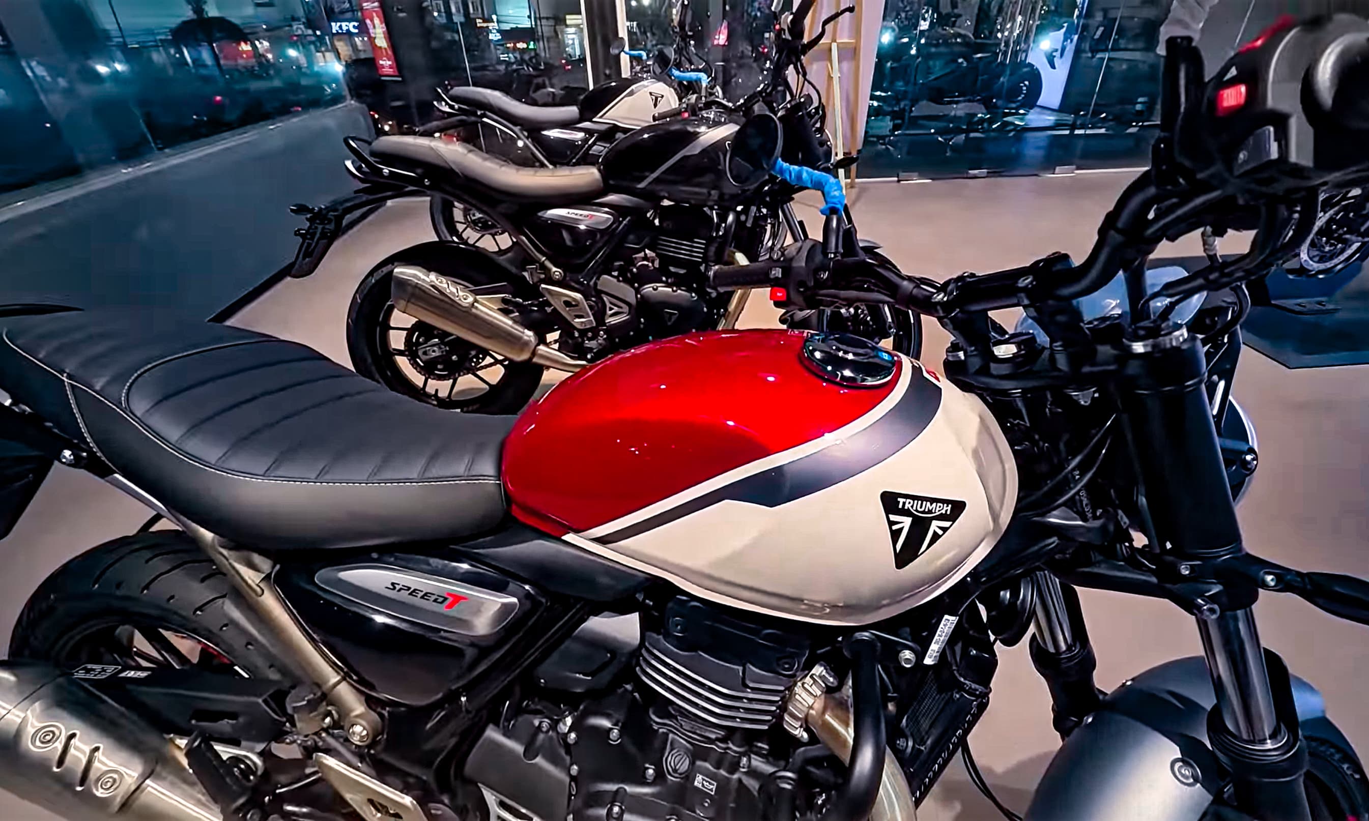 Triumph SPEED T4 2025